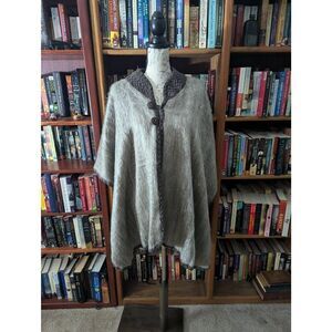 Uno Alla Volta Alpaca Fur Sherpa Cape Shawl Beige Tan MSRP $180 One Size